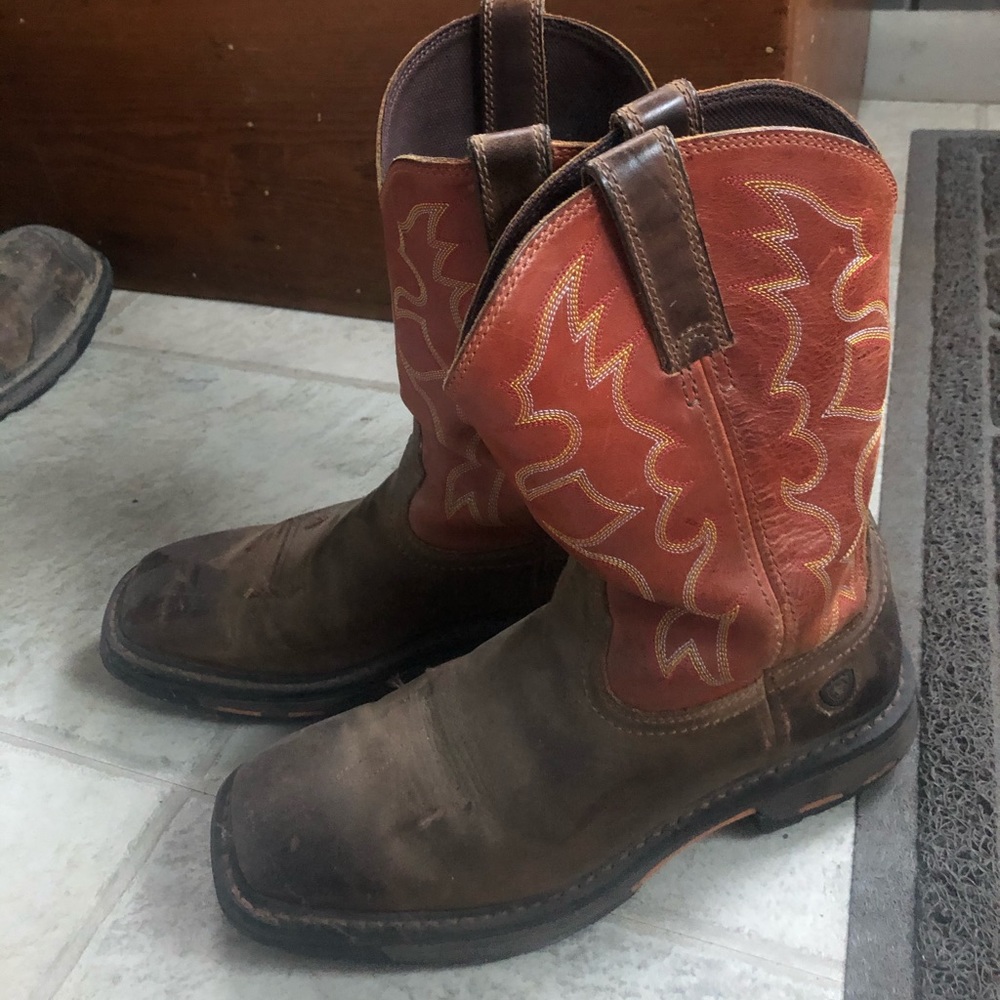 Men’s Ariat boots. 8.5
